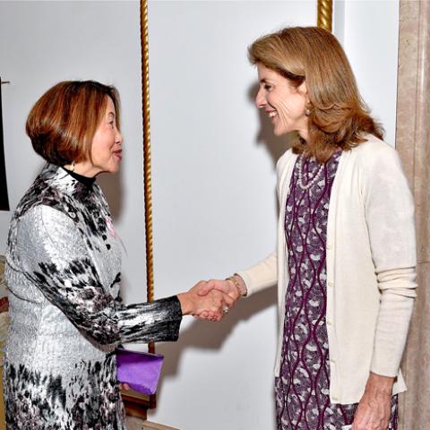 Hsiu-Zu Ho and US Ambassador to Japan Caroline Kennedy